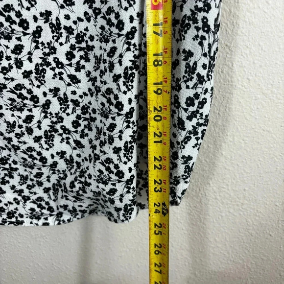 Adrianna Papell Smocked Shoulder Blouse in Floral pattern size M - Picture 8 of 9